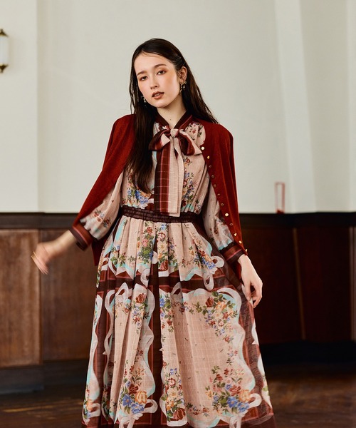 Audie a Muses(オーディアミューズ)の「リボンフレームプリントワンピース(ワンピース・レディース・ブラウン/ネイビー・38/42)」の5枚目の写真