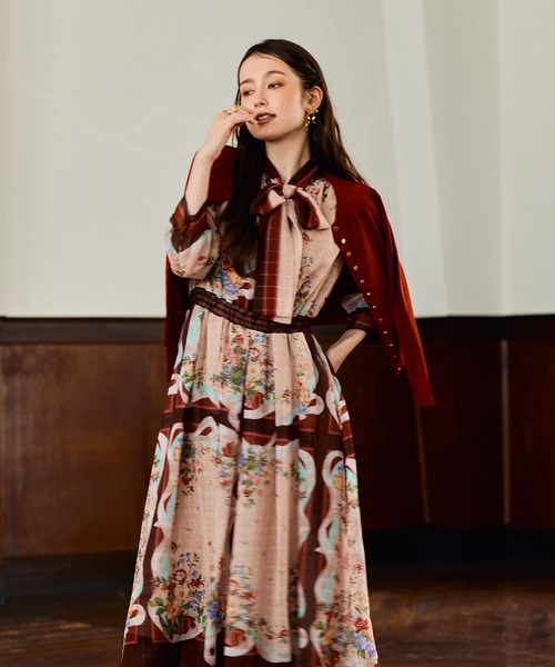 Audie a Muses(オーディアミューズ)の「リボンフレームプリントワンピース(ワンピース・レディース・ブラウン/ネイビー・38/42)」の6枚目の写真