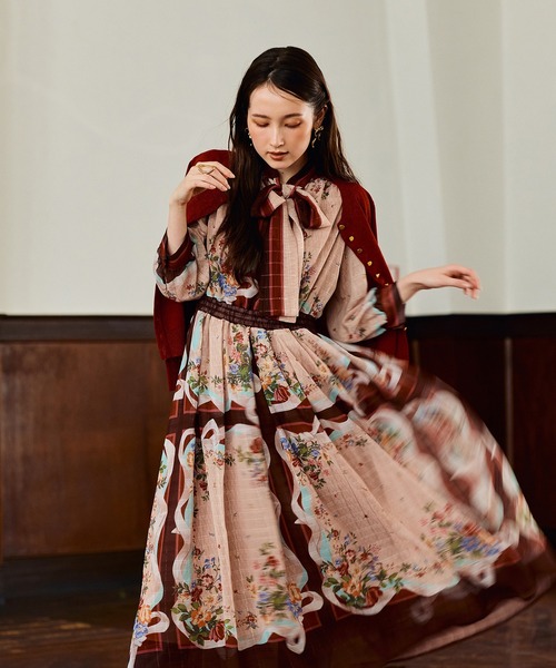 Audie a Muses(オーディアミューズ)の「リボンフレームプリントワンピース(ワンピース・レディース・ブラウン/ネイビー・38/42)」の7枚目の写真