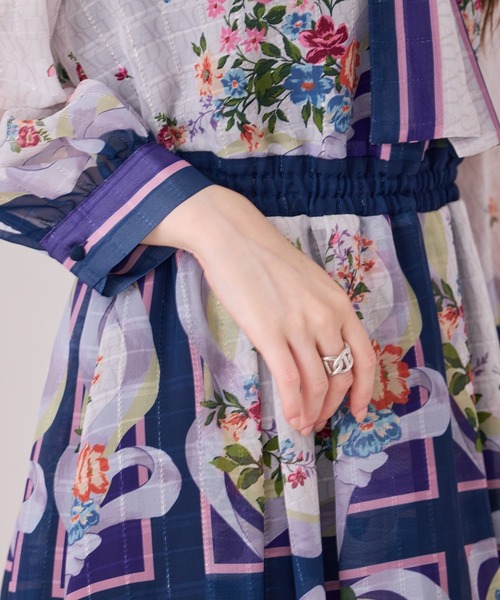 Audie a Muses(オーディアミューズ)の「リボンフレームプリントワンピース(ワンピース・レディース・ブラウン/ネイビー・38/42)」の22枚目の写真