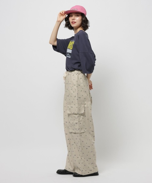 niko and...(ニコアンド)の「プリントバックサテンカーゴ(カーゴパンツ・レディース・アイボリー/ライトブラウン/カーキ・MEDIUM/LARGE)」の15枚目の写真