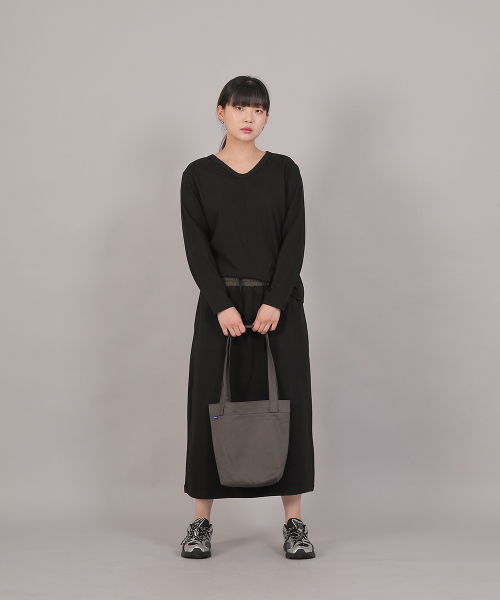 SAINTCREW(セントクルー)の「ミニマル16sコットンVネック長袖TシャツMMV-8A15ブラック(Tシャツ/カットソー・レディース・その他・FREE)」の2枚目の写真