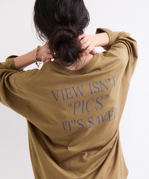 le cercle ADAM ET ROPE'(ルセルクルアダムエロペ)の「ロゴ刺繍バックラウンドヘムロンTEE(Tシャツ/カットソー・レディース・ホワイト/チャコールグレー/ブラウン・FREE)」の1枚目の写真