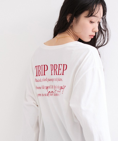 le cercle ADAM ET ROPE'(ルセルクルアダムエロペ)の「ロゴ刺繍バックラウンドヘムロンTEE(Tシャツ/カットソー・レディース・ホワイト/チャコールグレー/ブラウン・FREE)」の2枚目の写真