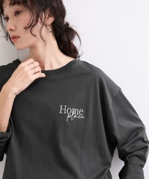 ロゴ刺繍バックラウンドヘムロンTEE