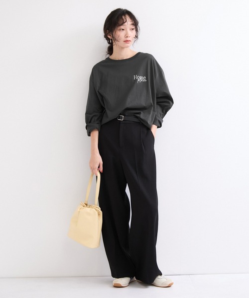 le cercle ADAM ET ROPE'(ルセルクルアダムエロペ)の「ロゴ刺繍バックラウンドヘムロンTEE(Tシャツ/カットソー・レディース・ホワイト/チャコールグレー/ブラウン・FREE)」の4枚目の写真