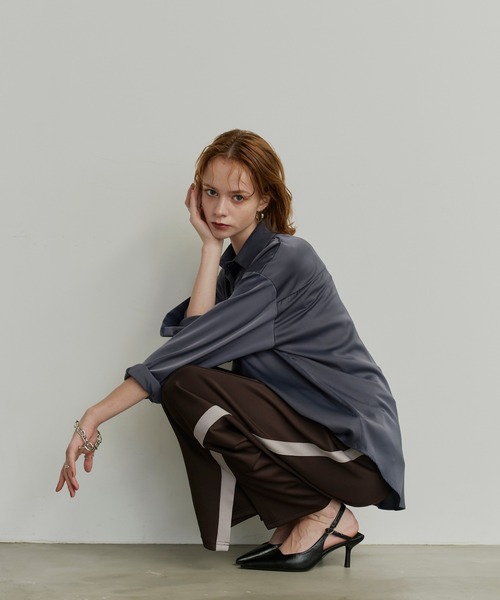 uchi.(ウチ)の「サテンライク レギュラーカラーシャツ(シャツ/ブラウス・レディース・ホワイト/ブラウン/ブルーグレー・FREE)」の17枚目の写真