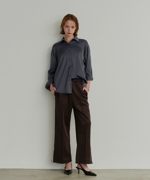 uchi.(ウチ)の「サテンライク レギュラーカラーシャツ(シャツ/ブラウス・レディース・ホワイト/ブラウン/ブルーグレー・FREE)」の22枚目の写真