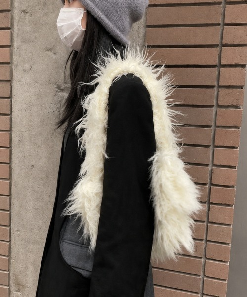 Achic（アシック）の「シャギーファーワンショルダーバッグ（ショルダーバッグ・レディース・ホワイト・F）」の3枚目の写真