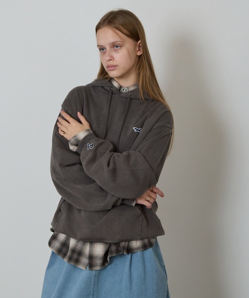 PENNEYS（ぺニーズ）の「【ROOPTOKYO別注】 PENNEYS/ペニーズ 8.8oz フェード加工 プルオーバーパーカー スウェット トレーナー 刺繍ロゴ カジュアル ストリート 2026年秋冬 秋服 冬服（パーカー・メンズ・ネイビー/スミクロ・M/L/XL）」の16枚目の写真