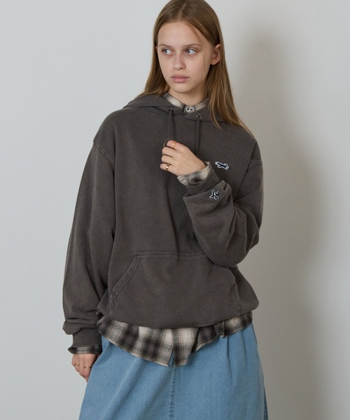 PENNEYS（ぺニーズ）の「【ROOPTOKYO別注】 PENNEYS/ペニーズ 8.8oz フェード加工 プルオーバーパーカー スウェット トレーナー 刺繍ロゴ カジュアル ストリート 2026年秋冬 秋服 冬服（パーカー・メンズ・ネイビー/スミクロ・M/L/XL）」の17枚目の写真