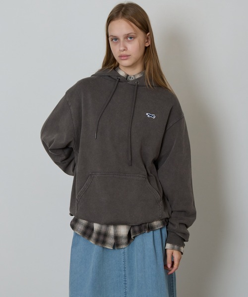 PENNEYS（ぺニーズ）の「【ROOPTOKYO別注】 PENNEYS/ペニーズ 8.8oz フェード加工 プルオーバーパーカー スウェット トレーナー 刺繍ロゴ カジュアル ストリート 2026年秋冬 秋服 冬服（パーカー・メンズ・ネイビー/スミクロ・M/L/XL）」の18枚目の写真