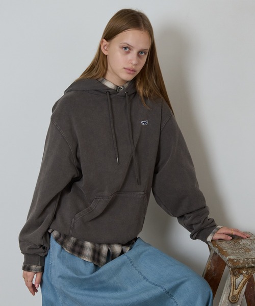 PENNEYS（ぺニーズ）の「【ROOPTOKYO別注】 PENNEYS/ペニーズ 8.8oz フェード加工 プルオーバーパーカー スウェット トレーナー 刺繍ロゴ カジュアル ストリート 2026年秋冬 秋服 冬服（パーカー・メンズ・ネイビー/スミクロ・M/L/XL）」の20枚目の写真