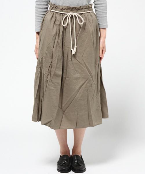 LBC(エルビーシー)の「コットンレーヨンギャザースカート(スカート・レディース・ネイビー/ベージュ・LARGE/MEDIUM)」の1枚目の写真