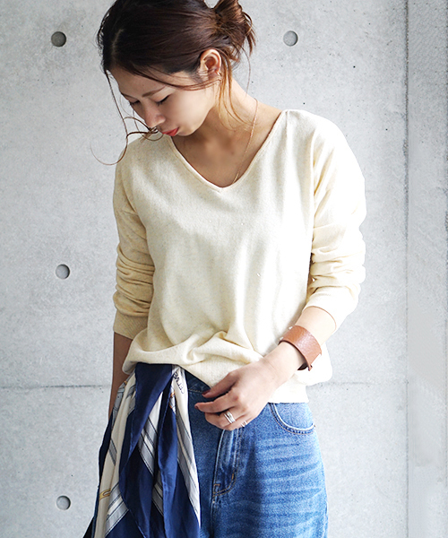 laboratory work(ラボラトリーワーク)の「シャイニーコットンVネックプルオーバー(ニット/セーター・レディース・サックスブルー/ピンク/杢グレー/ライトイエロー/ラベンダー・MEDIUM)」の1枚目の写真