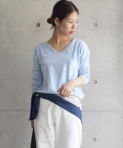 laboratory work(ラボラトリーワーク)の「シャイニーコットンVネックプルオーバー(ニット/セーター・レディース・サックスブルー/ピンク/杢グレー/ライトイエロー/ラベンダー・MEDIUM)」の3枚目の写真