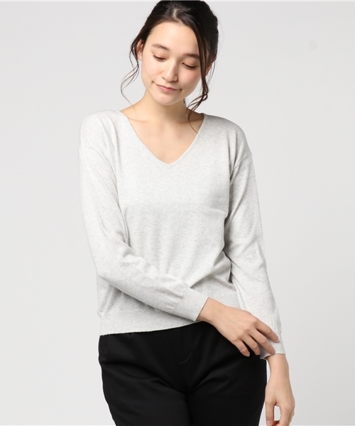 laboratory work(ラボラトリーワーク)の「シャイニーコットンVネックプルオーバー(ニット/セーター・レディース・サックスブルー/ピンク/杢グレー/ライトイエロー/ラベンダー・MEDIUM)」の6枚目の写真