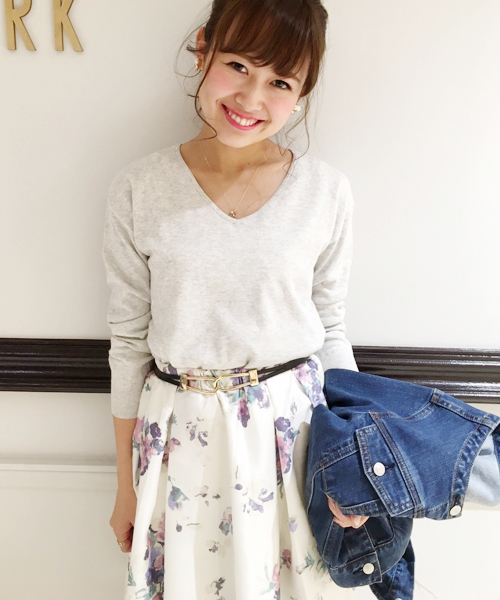 laboratory work(ラボラトリーワーク)の「シャイニーコットンVネックプルオーバー(ニット/セーター・レディース・サックスブルー/ピンク/杢グレー/ライトイエロー/ラベンダー・MEDIUM)」の10枚目の写真