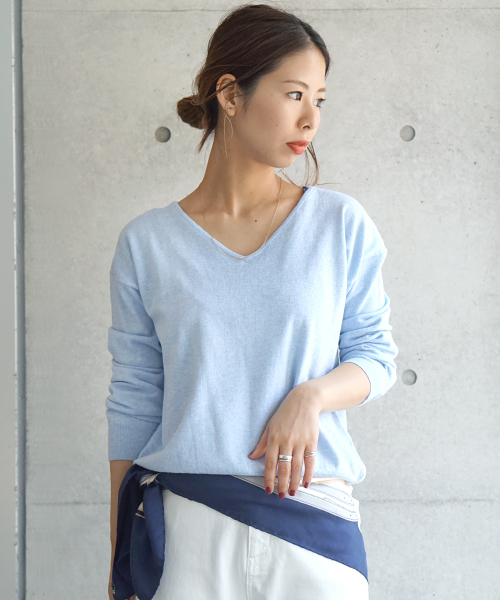 laboratory work(ラボラトリーワーク)の「シャイニーコットンVネックプルオーバー(ニット/セーター・レディース・サックスブルー/ピンク/杢グレー/ライトイエロー/ラベンダー・MEDIUM)」の12枚目の写真