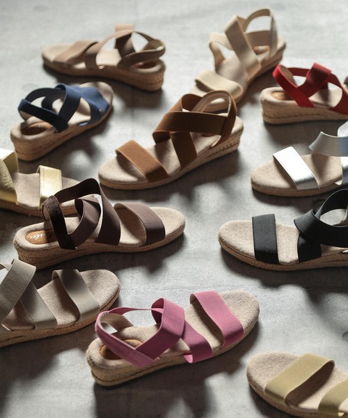 SESTO（セスト）の「ゴムでフィットするので靴ズレしにくい3.5cmヒールゴムフィットサンダル（サンダル・レディース・コーラル/ライトグレー/テラコッタ/ライトカーキ/アイボリー/ブラック/マスタード/ピンクゴールド/グレー/ブルー/ネイビー/グレイッシュベージュ/シルバー/ピンクベージュ/ピンク/レッド/ゴールド/レッド系その他/グレー系その他/ラベンダー/グリーン/カーキ/パープル/サックスブルー/モカ/シルバー系その他/ブラウン/ベージュ/チャコール/レオパード・LL/XXL/SS/L/S/M/18.0cm/19.0cm/21.0cm/17.0cm/20.0cm/3L）」の22枚目の写真