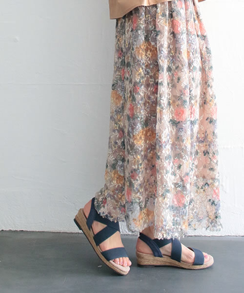 SESTO（セスト）の「ゴムでフィットするので靴ズレしにくい3.5cmヒールゴムフィットサンダル（サンダル・レディース・コーラル/ライトグレー/テラコッタ/ライトカーキ/アイボリー/ブラック/マスタード/ピンクゴールド/グレー/ブルー/ネイビー/グレイッシュベージュ/シルバー/ピンクベージュ/ピンク/レッド/ゴールド/レッド系その他/グレー系その他/ラベンダー/グリーン/カーキ/パープル/サックスブルー/モカ/シルバー系その他/ブラウン/ベージュ/チャコール/レオパード・LL/XXL/SS/L/S/M/18.0cm/19.0cm/21.0cm/17.0cm/20.0cm/3L）」の18枚目の写真