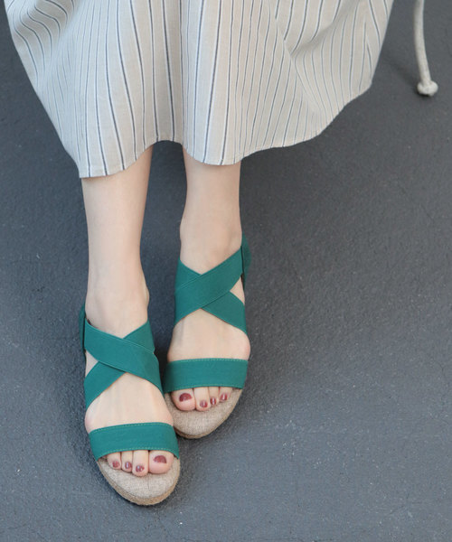 SESTO（セスト）の「ゴムでフィットするので靴ズレしにくい3.5cmヒールゴムフィットサンダル（サンダル・レディース・コーラル/ライトグレー/テラコッタ/ライトカーキ/アイボリー/ブラック/マスタード/ピンクゴールド/グレー/ブルー/ネイビー/グレイッシュベージュ/シルバー/ピンクベージュ/ピンク/レッド/ゴールド/レッド系その他/グレー系その他/ラベンダー/グリーン/カーキ/パープル/サックスブルー/モカ/シルバー系その他/ブラウン/ベージュ/チャコール/レオパード・LL/XXL/SS/L/S/M/18.0cm/19.0cm/21.0cm/17.0cm/20.0cm/3L）」の14枚目の写真