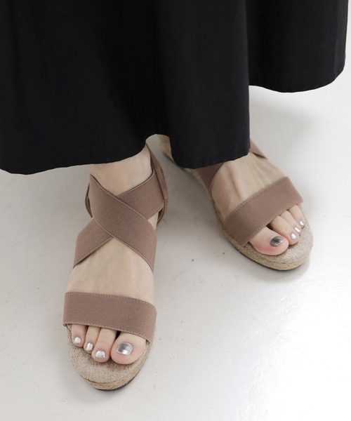 SESTO（セスト）の「ゴムでフィットするので靴ズレしにくい3.5cmヒールゴムフィットサンダル（サンダル・レディース・コーラル/ライトグレー/テラコッタ/ライトカーキ/アイボリー/ブラック/マスタード/ピンクゴールド/グレー/ブルー/ネイビー/グレイッシュベージュ/シルバー/ピンクベージュ/ピンク/レッド/ゴールド/レッド系その他/グレー系その他/ラベンダー/グリーン/カーキ/パープル/サックスブルー/モカ/シルバー系その他/ブラウン/ベージュ/チャコール/レオパード・LL/XXL/SS/L/S/M/18.0cm/19.0cm/21.0cm/17.0cm/20.0cm/3L）」の9枚目の写真