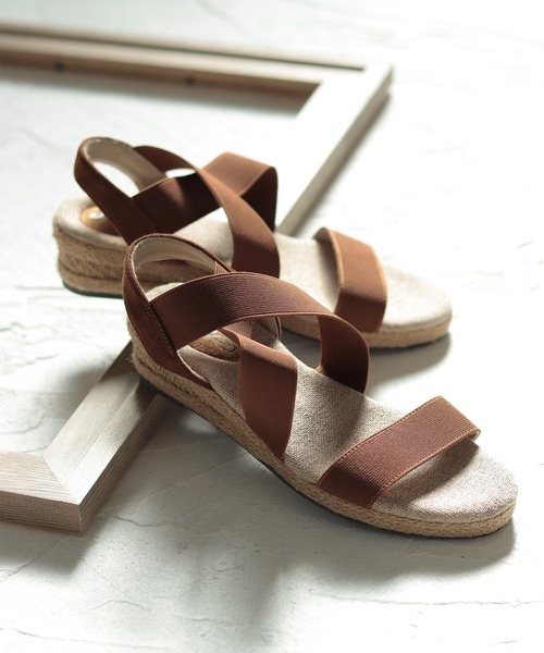 SESTO（セスト）の「ゴムでフィットするので靴ズレしにくい3.5cmヒールゴムフィットサンダル（サンダル・レディース・コーラル/ライトグレー/テラコッタ/ライトカーキ/アイボリー/ブラック/マスタード/ピンクゴールド/グレー/ブルー/ネイビー/グレイッシュベージュ/シルバー/ピンクベージュ/ピンク/レッド/ゴールド/レッド系その他/グレー系その他/ラベンダー/グリーン/カーキ/パープル/サックスブルー/モカ/シルバー系その他/ブラウン/ベージュ/チャコール/レオパード・LL/XXL/SS/L/S/M/18.0cm/19.0cm/21.0cm/17.0cm/20.0cm/3L）」の8枚目の写真