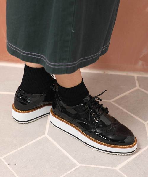 classicalelf(クラシカルエルフ)の「厚底エナメル調オックスフォードシューズ(ローファー・レディース・ブラック/ホワイト・38/39/37/36/40/41/42)」の12枚目の写真