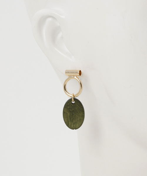 petitcro（プティクロ）の「【paris】オーバルウッドピアス（ピアス（両耳用）・レディース・ネイビー/ブラウン/カーキ・ONE SIZE）」の4枚目の写真