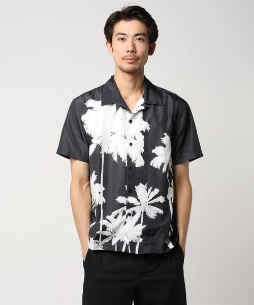 AZIONE(アジオネ)の「AZIONE/アジオネ/ヤシの木柄シャツ(シャツ/ブラウス・メンズ・ホワイト/ブラック・MEDIUM/LARGE)」の6枚目の写真