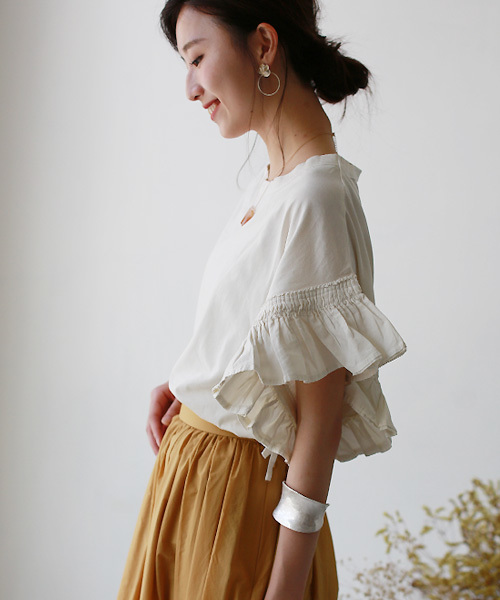 REAL CUBE（リアルキューブ）の「Hunch フリルギャザースリーブトップス（Tシャツ/カットソー・レディース・オフホワイト/カーキ/ネイビー/レッド・M）」の2枚目の写真