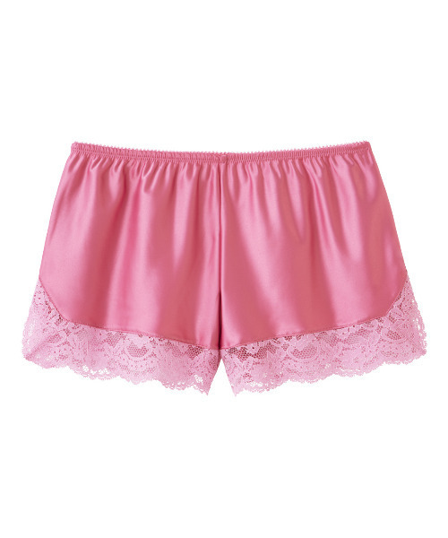 PEACH JOHN（ピーチジョン）の「【さらりとした着心地のインナー。摩擦や下着の透け防止に◎】レーストリムサテンタップパンツ（インナーウェア/肌着・レディース・ブラック/アイボリー/ブルー/ネイビー/ピンクベージュ/ラベンダー/グレイッシュブルー/ピンク/ミント/コーラル/ローズ/スモークピンク/ワイン/ダークネイビー/グレイッシュベージュ/レッド/ライトブルー・SMALL/MEDIUM/LARGE）」の15枚目の写真