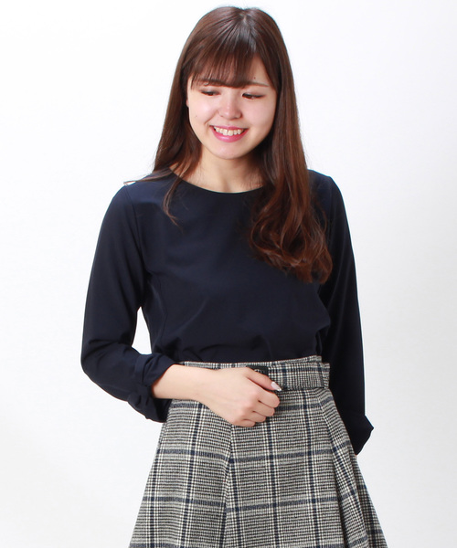TRUDEA(トルディア)の「ダブルクロス 袖リボンプルオーバー(シャツ/ブラウス・レディース・オフホワイト/ホワイト×ブラック/チャコールグレー/ネイビー/ベージュ/ピンク/ホワイト×グレー/ライトグレー/ブラウン/モカ・LARGE/MEDIUM/SMALL)」の9枚目の写真
