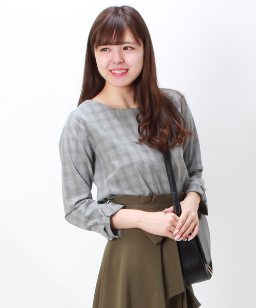 TRUDEA(トルディア)の「ダブルクロス 袖リボンプルオーバー(シャツ/ブラウス・レディース・オフホワイト/ホワイト×ブラック/チャコールグレー/ネイビー/ベージュ/ピンク/ホワイト×グレー/ライトグレー/ブラウン/モカ・LARGE/MEDIUM/SMALL)」の1枚目の写真