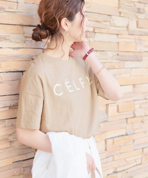 reca（レカ）の「半袖ロゴTシャツ "CELFIE"（Tシャツ/カットソー・レディース・ブラック/ダークグレー/ブルー系その他/ベージュ/ホワイト/ベージュ系その他/カーキ・FREE）」の4枚目の写真