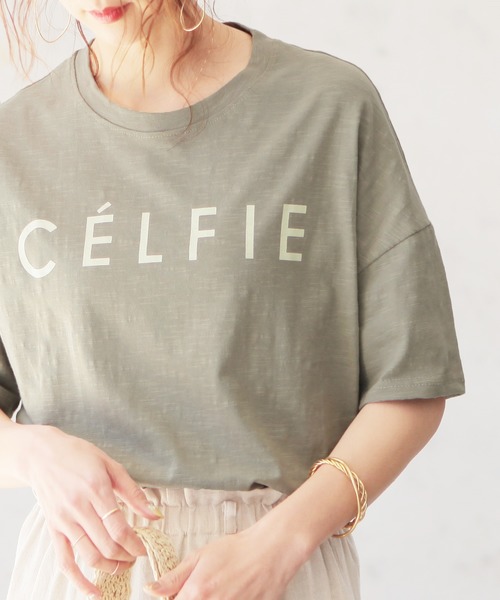 reca（レカ）の「半袖ロゴTシャツ "CELFIE"（Tシャツ/カットソー・レディース・ブラック/ダークグレー/ブルー系その他/ベージュ/ホワイト/ベージュ系その他/カーキ・FREE）」の6枚目の写真