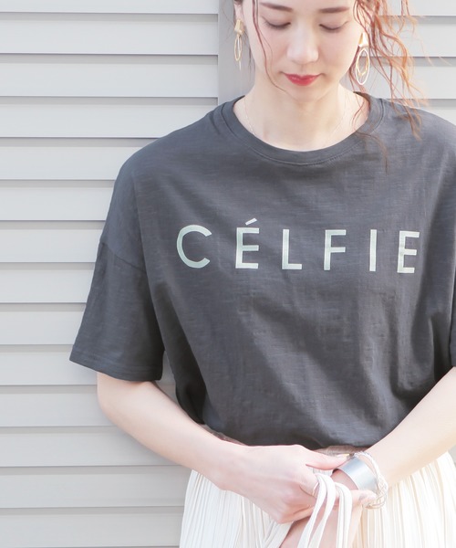 reca（レカ）の「半袖ロゴTシャツ "CELFIE"（Tシャツ/カットソー・レディース・ブラック/ダークグレー/ブルー系その他/ベージュ/ホワイト/ベージュ系その他/カーキ・FREE）」の3枚目の写真