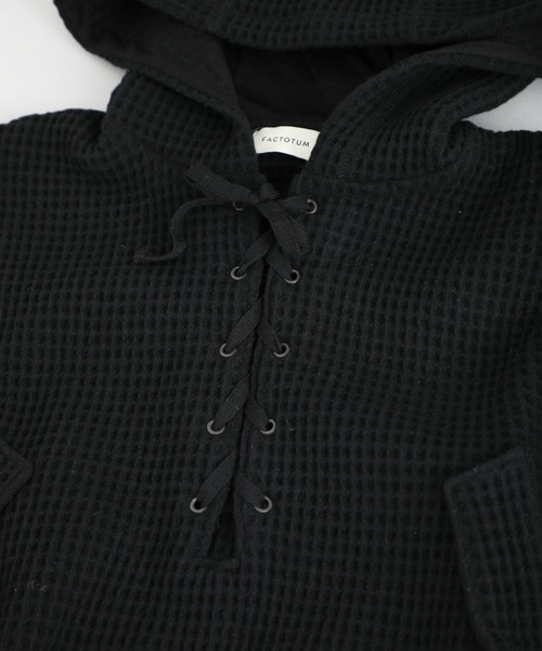 FACTOTUM（ファクトタム）の「タスマニアウールワッフル ミリタリーアノラック（パーカー・メンズ・ブラック/ブラウン・44/46）」の18枚目の写真