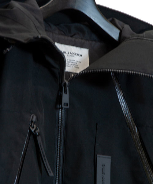 GALLIS ADDICTION（ガリスアディクション）の「GA 3LAYER TECH PARKA（マウンテンパーカー・メンズ・ホワイト/ブラック・M/L/XL）」の4枚目の写真