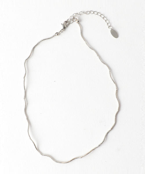 BEAUTY&YOUTH UNITED ARROWS(ビューティーアンドユースユナイテッドアローズ)の「BY メタル ウェーブショートネックレス(ネックレス・レディース・ゴールド/シルバー・FREE)」の2枚目の写真