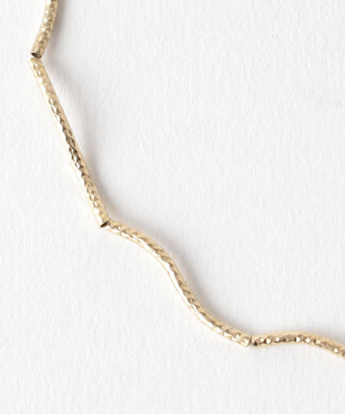 BEAUTY&YOUTH UNITED ARROWS(ビューティーアンドユースユナイテッドアローズ)の「BY メタル ウェーブショートネックレス(ネックレス・レディース・ゴールド/シルバー・FREE)」の4枚目の写真