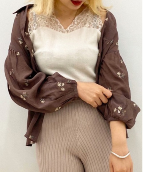 apres jour(アプレジュール)の「フラワー刺繍BIGシャツ【ZOZOTOWN限定アイテム】(シャツ/ブラウス・レディース・パープル/アイボリー/ブラウン系その他/ピンクベージュ・フリー)」の10枚目の写真