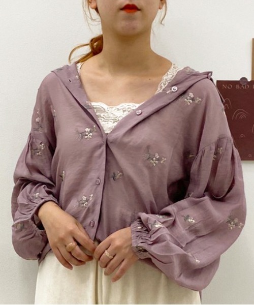 apres jour(アプレジュール)の「フラワー刺繍BIGシャツ【ZOZOTOWN限定アイテム】(シャツ/ブラウス・レディース・パープル/アイボリー/ブラウン系その他/ピンクベージュ・フリー)」の18枚目の写真