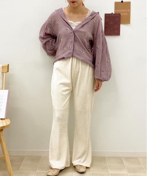 apres jour(アプレジュール)の「フラワー刺繍BIGシャツ【ZOZOTOWN限定アイテム】(シャツ/ブラウス・レディース・パープル/アイボリー/ブラウン系その他/ピンクベージュ・フリー)」の20枚目の写真