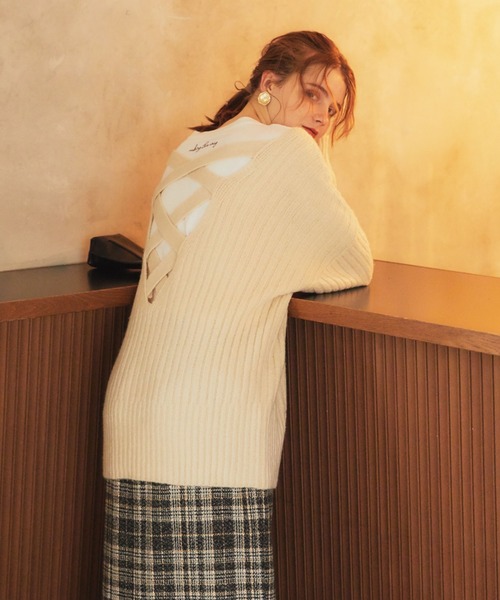 archives(アルシーヴ)の「ワイドリブ後ろレースアップニットプルオーバー(ニット/セーター・レディース・オフホワイト/グリーン/パープル/ピンクベージュ・MEDIUM)」の1枚目の写真