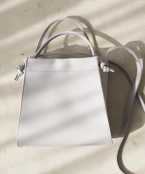 earth music&ecology（アースミュージックアンドエコロジー）の「丸手スクエア2wayショルダーバッグ ＊（ショルダーバッグ・レディース・ブラック/ベージュ/サックスブルー・FREE）」の3枚目の写真