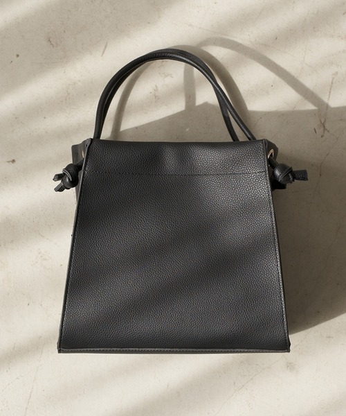 earth music&ecology（アースミュージックアンドエコロジー）の「丸手スクエア2wayショルダーバッグ ＊（ショルダーバッグ・レディース・ブラック/ベージュ/サックスブルー・FREE）」の2枚目の写真