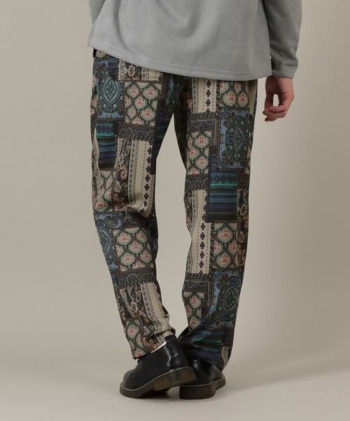 SlashDate（スラッシュデイト）の「総柄プリントとろみテーパードパンツ／ペイズリー・エスニック（その他パンツ・メンズ・ブラック系その他/ブルー系その他・M/L）」の7枚目の写真