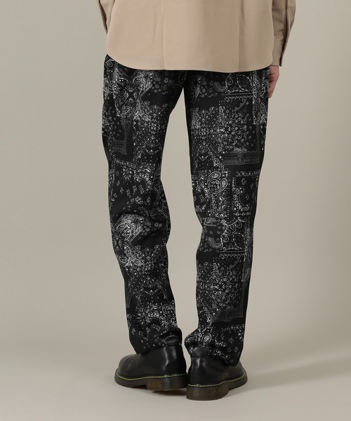 SlashDate（スラッシュデイト）の「総柄プリントとろみテーパードパンツ／ペイズリー・エスニック（その他パンツ・メンズ・ブラック系その他/ブルー系その他・M/L）」の4枚目の写真